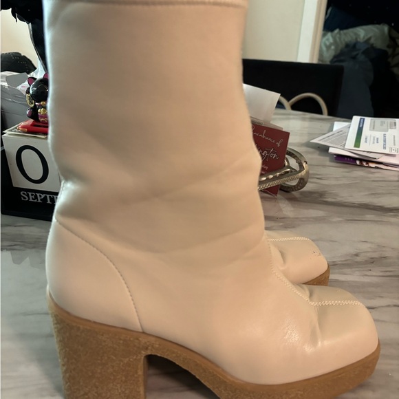 no sure Shoes - Chic Cream Heeled Boots for Women